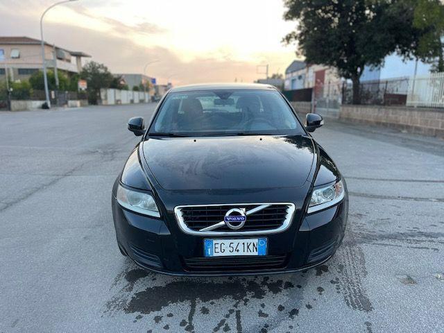 VOLVO - V50 - D2 R-design