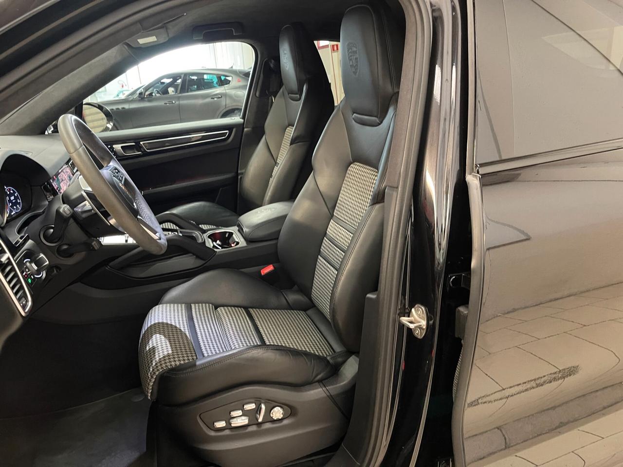Porsche Cayenne Pacchetto Sport Carbonio-Cerchi 22 GT-Led Matrix-3.0 E-Hybrid Tiptronic-LEGGI SOTTO