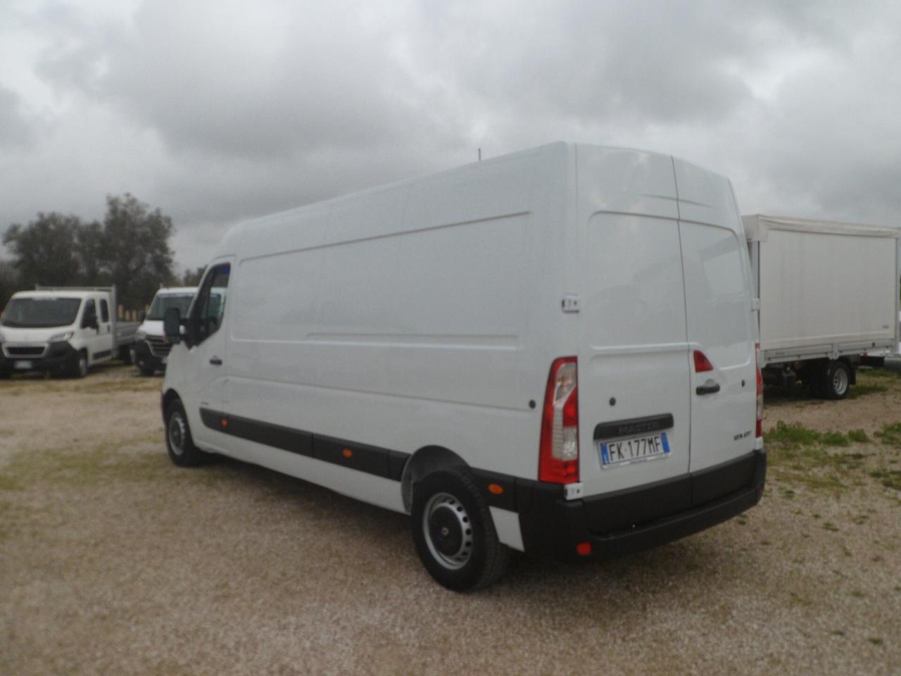 Renault Master furgone lungo