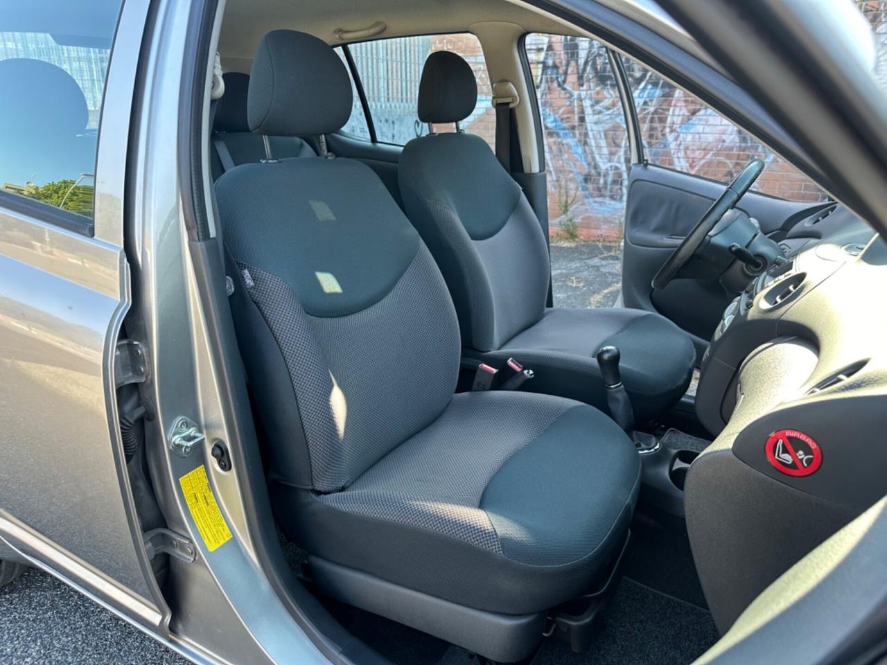 Toyota Yaris 1.0i 5p Sol