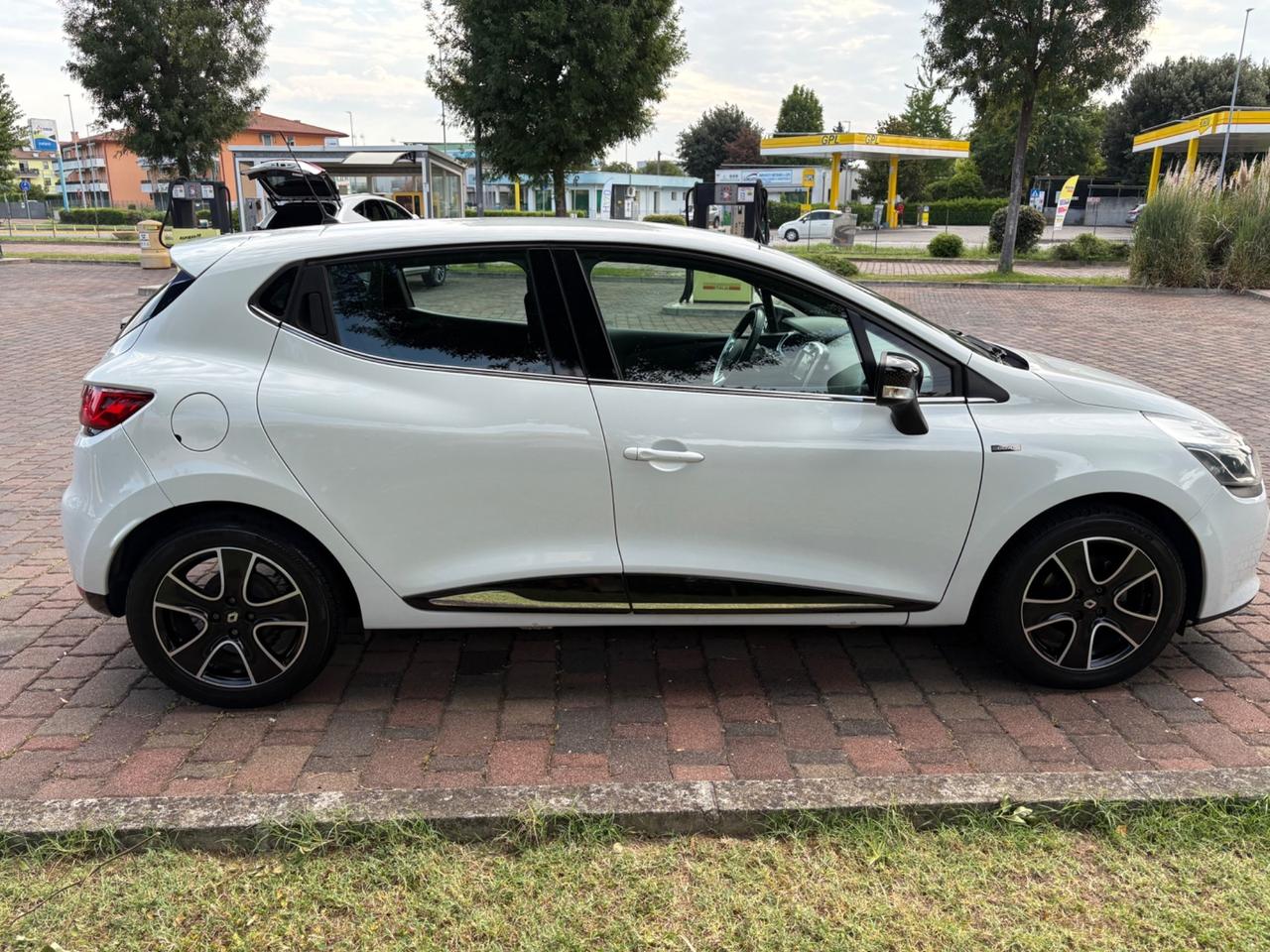 Renault Clio 1.2 75CV Duel