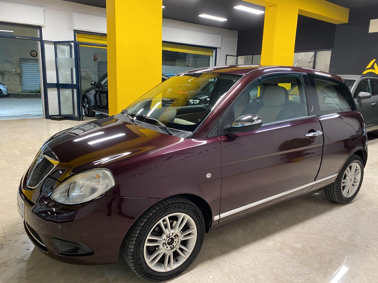 Lancia Ypsilon 1.3 MJT 90 CV Platino