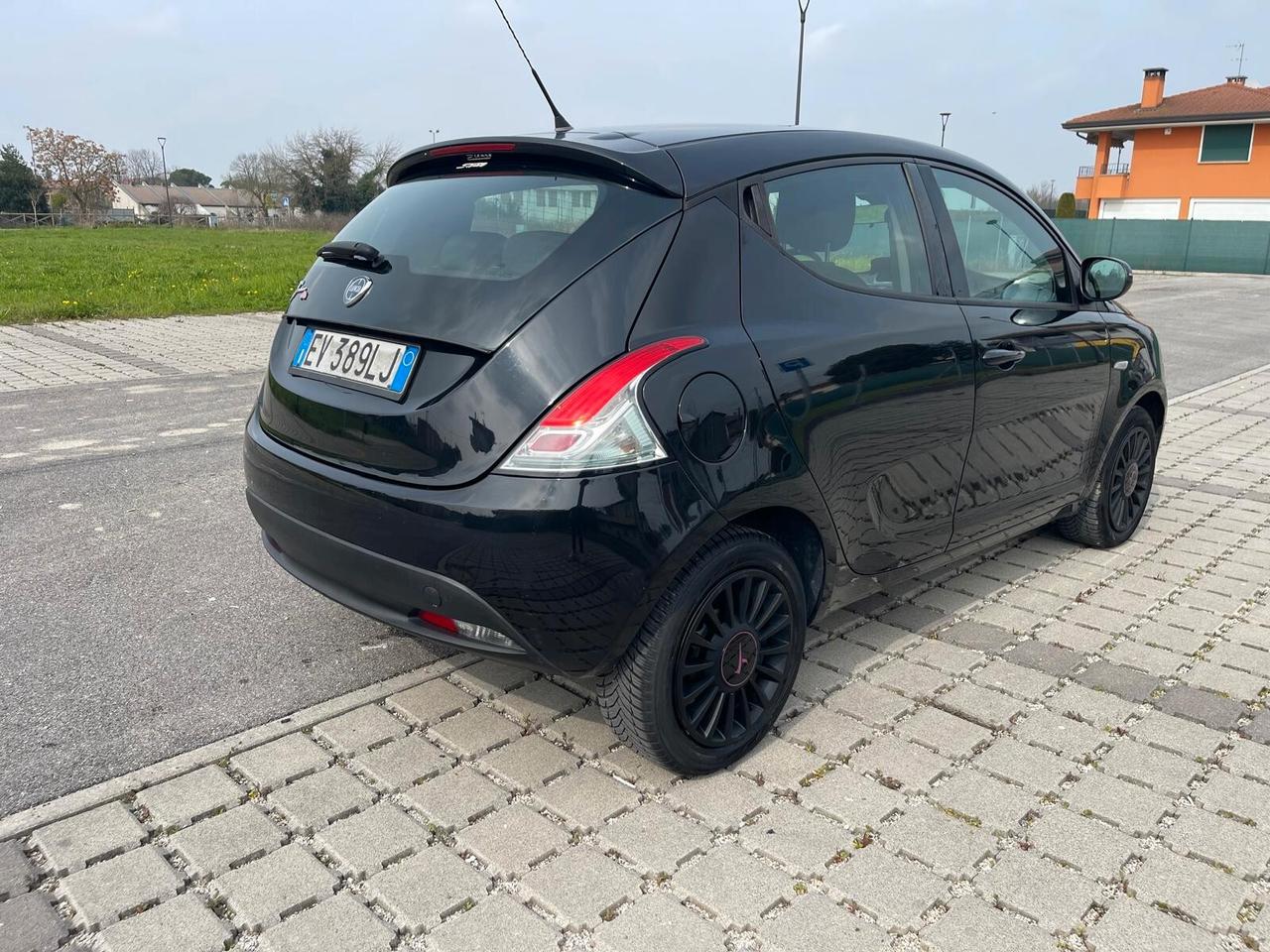 Lancia Ypsilon 1.2 69 CV 5 porte GPL Ecochic Gold