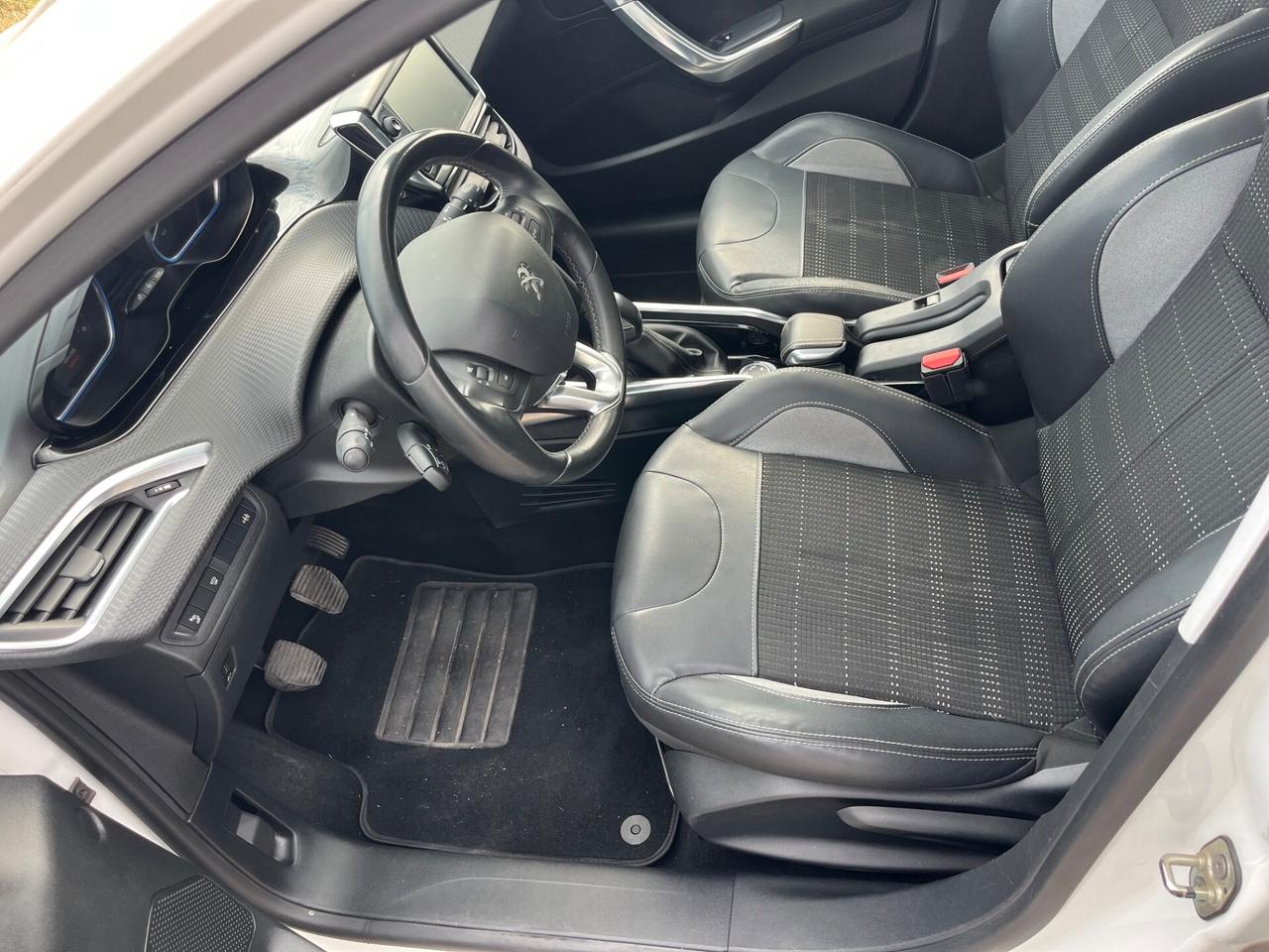 Peugeot 2008 1.6 e-HDi 92 CV Stop&Start Urban Cross
