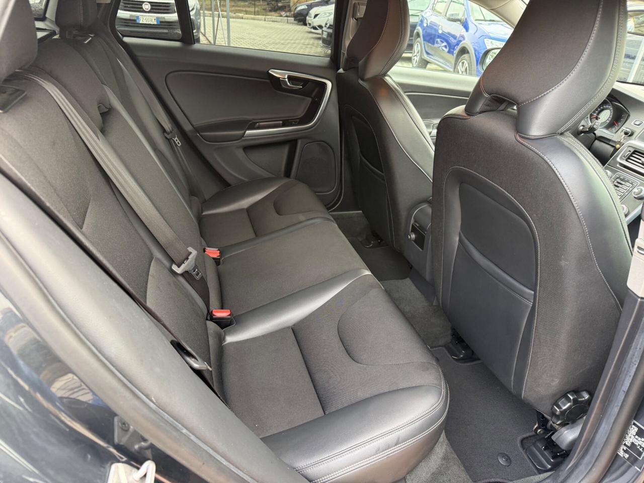 Volvo V60 D2 Geartronic Momentum 84000 KM