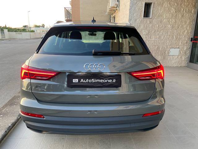 AUDI Q3 35 2.0 TDI S tronic Business COCKPIT