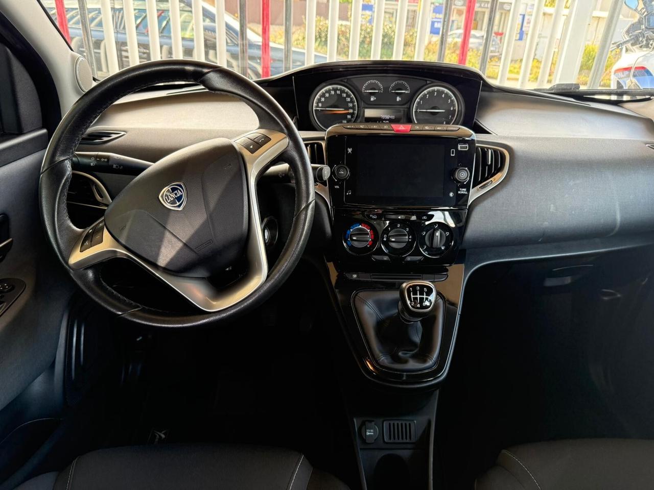 Lancia Ypsilon 1.0 FireFly 5 porte S&S Hybrid Ecochic Gold