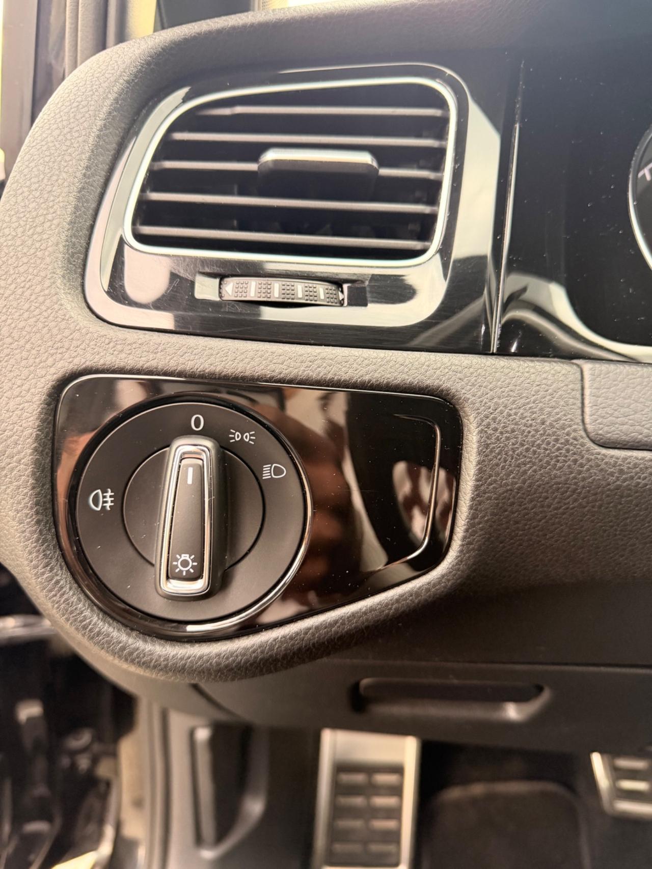 Volkswagen Golf 2.0 TDI DSG 5p. R-Line