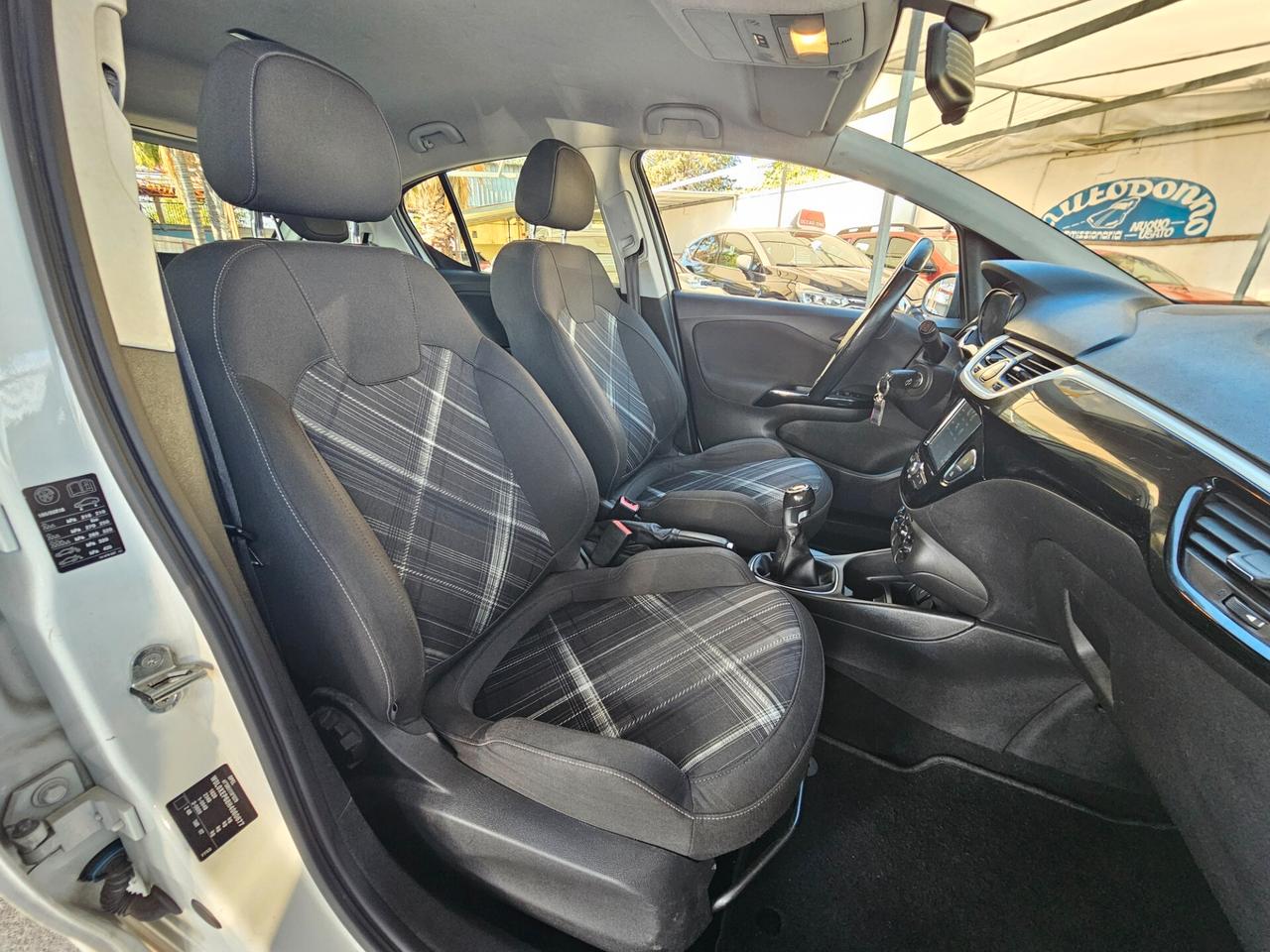Opel Corsa 1.2 5 porte b-Color
