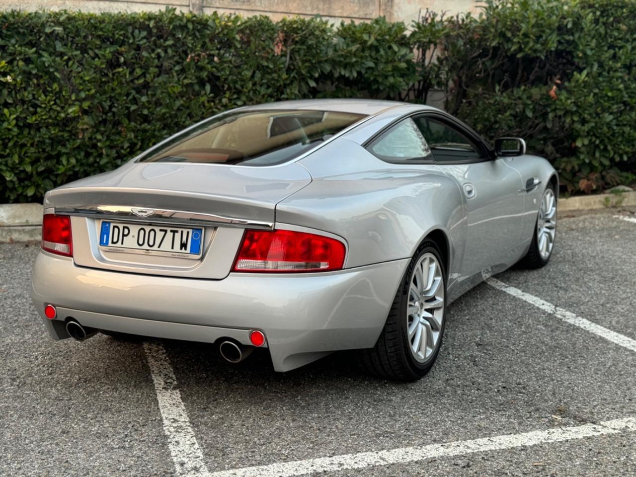 Aston Martin V12 Vanquish Coupé