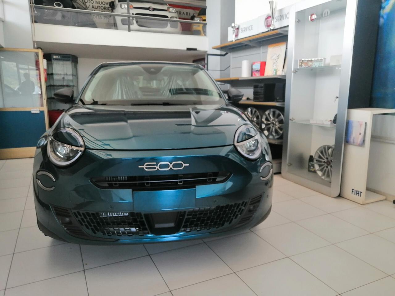 Fiat 600 Hybrid 110 CV DCT MHEV Business