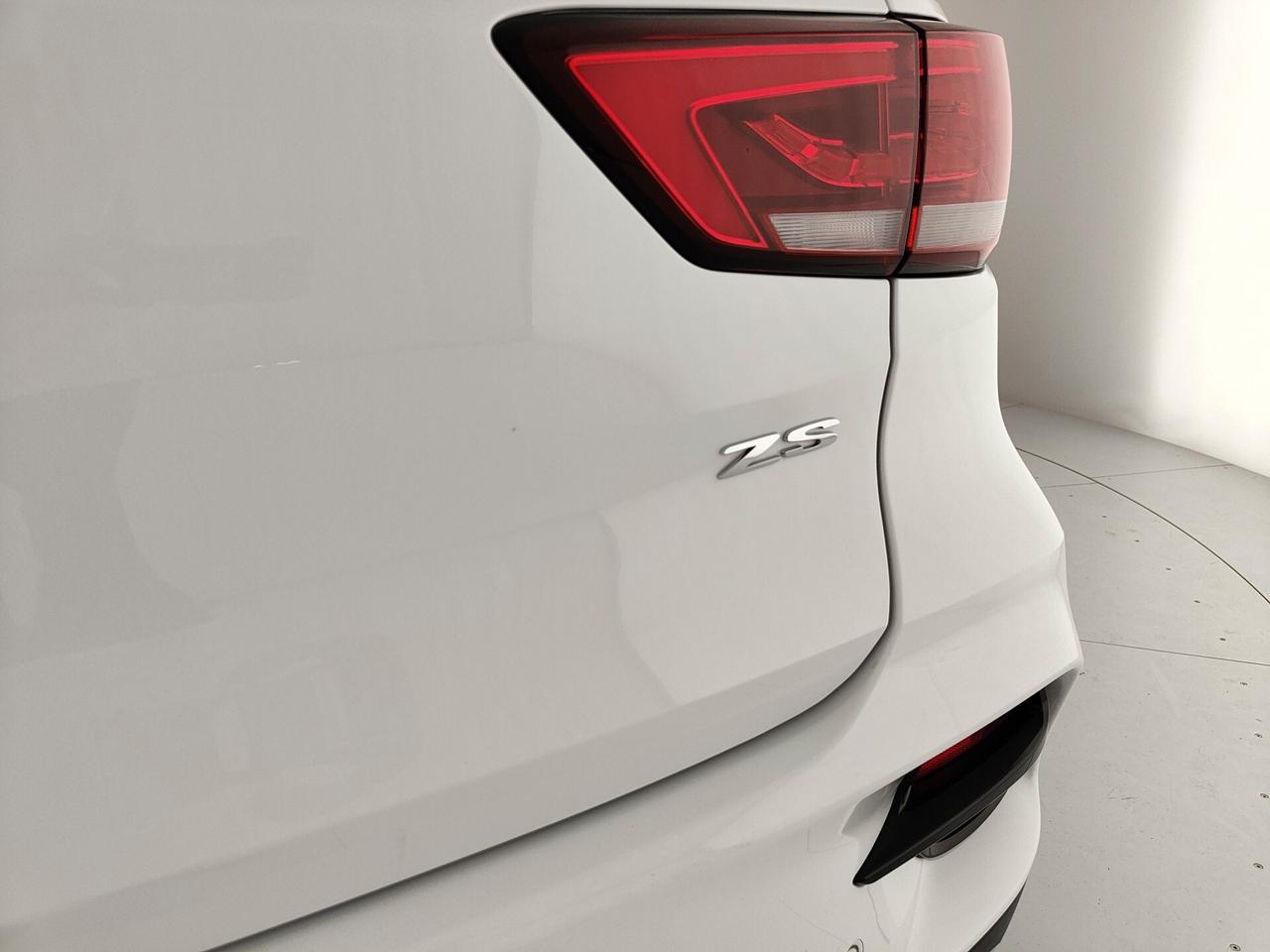 Mg ZS 1.5L 5MT LUXURY