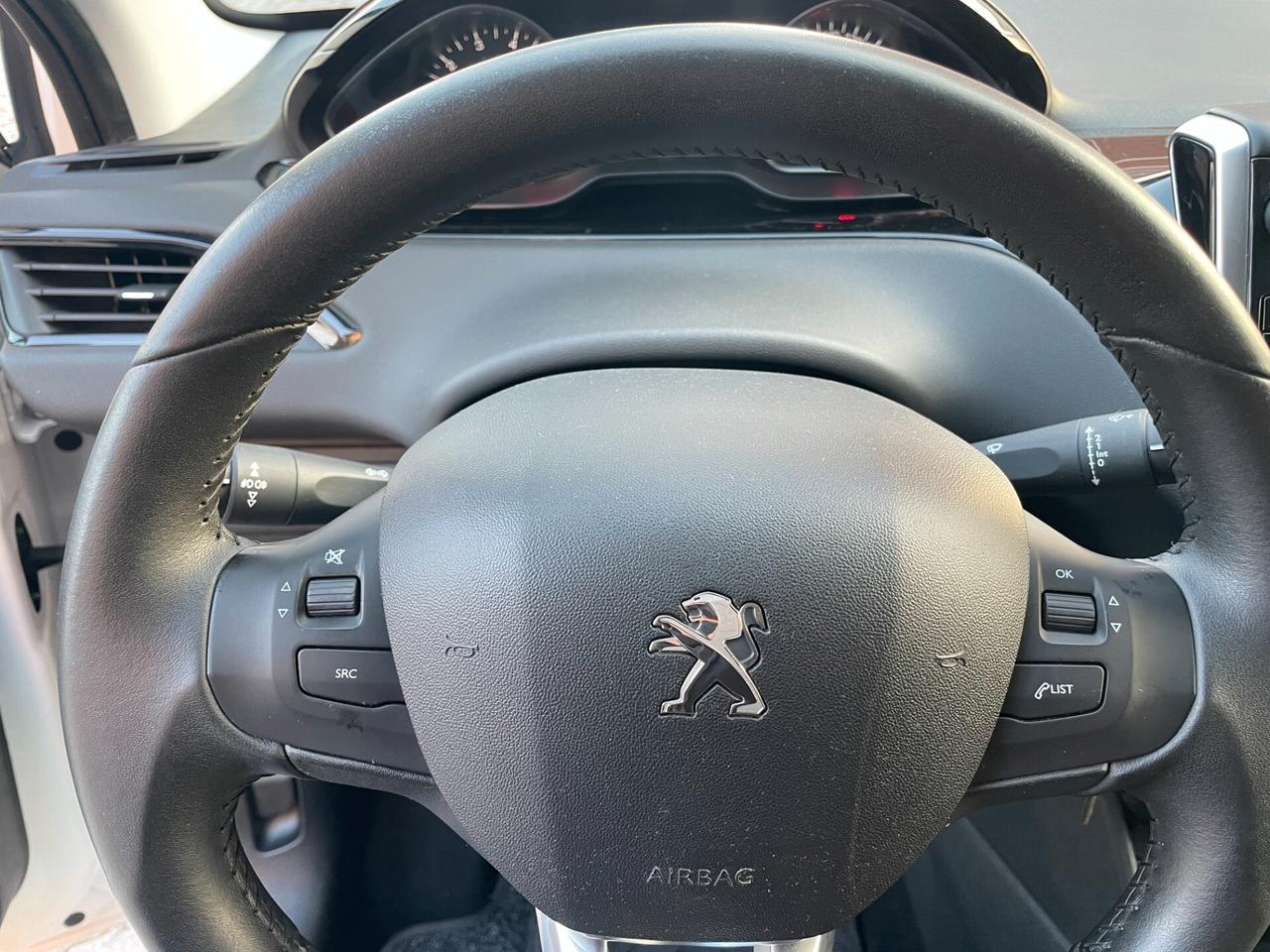 Peugeot 208 PureTech 82 5 porte Allure CINGHIA NUOVA !!!