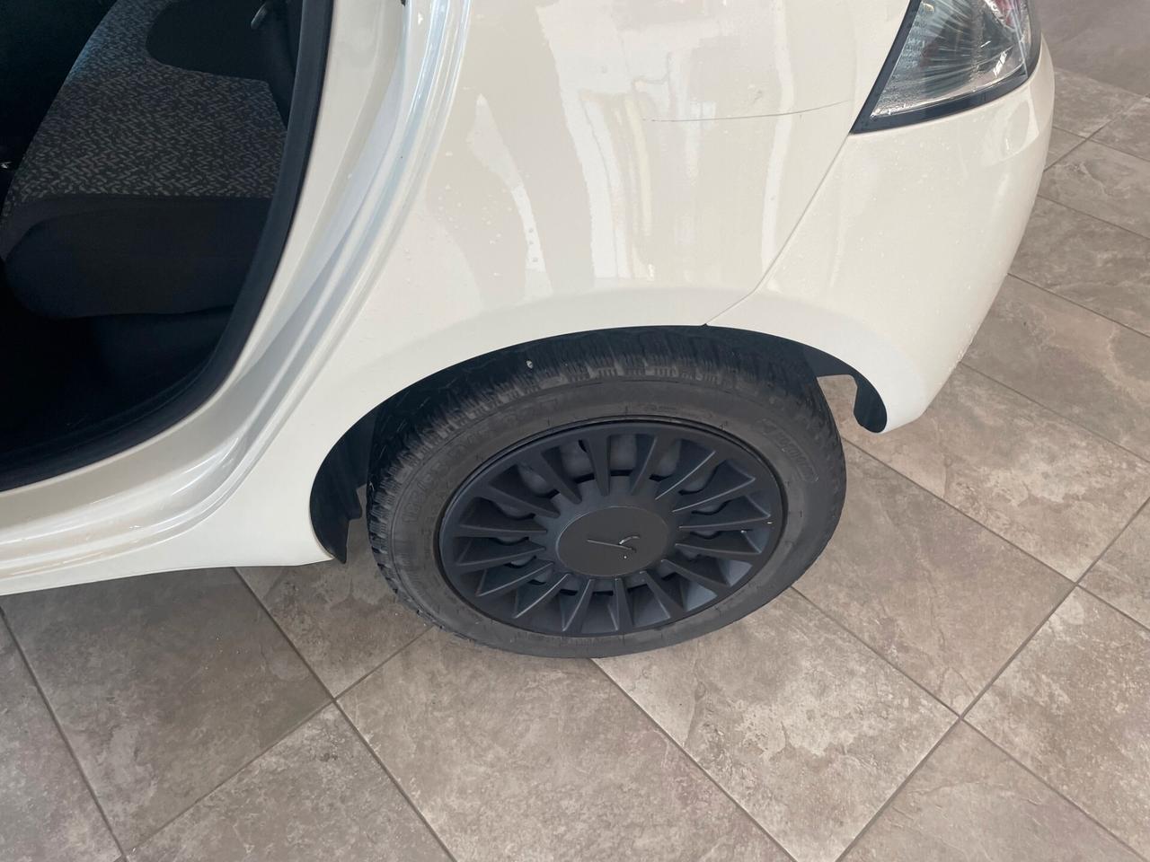 Lancia Ypsilon 1.0 FireFly 5 porte S&S Hybrid Ecochic Silver