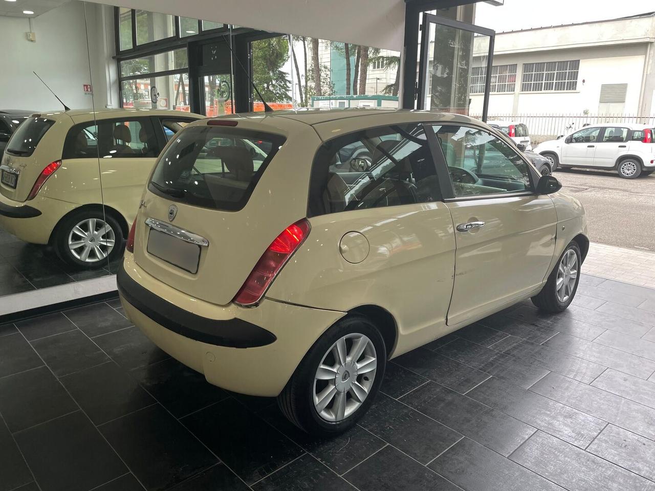 Lancia Ypsilon Ypsilon 1.2 16v C.15" Neopatentati Pelle Manuale