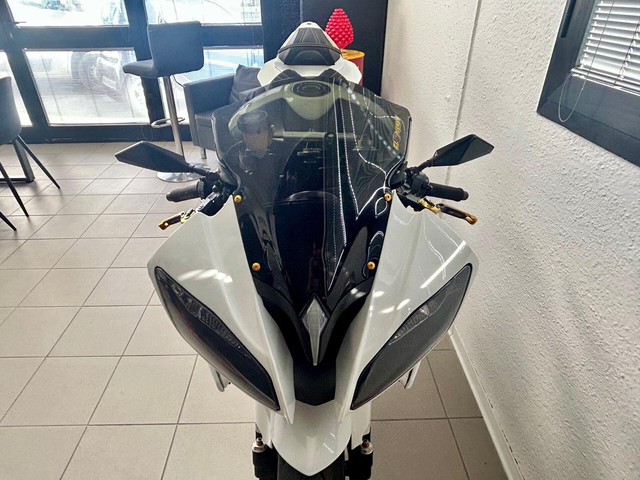 YAMAH YZF - R6 " MOTO TAGLIANDATA E PRONTA ALL'USO "