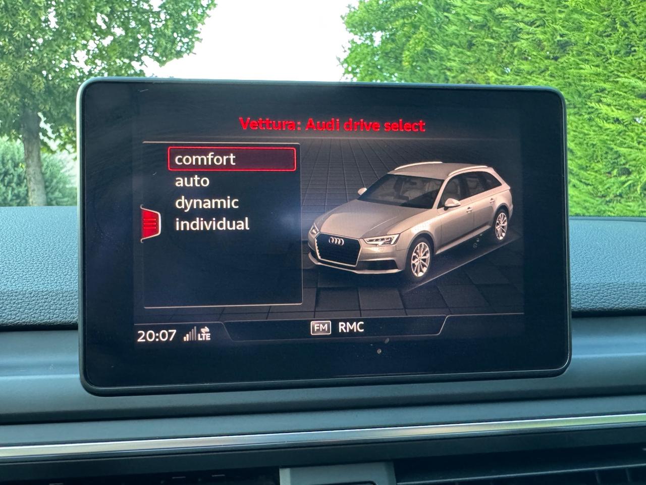 Audi A4 Avant 30 TDI S tronic Design