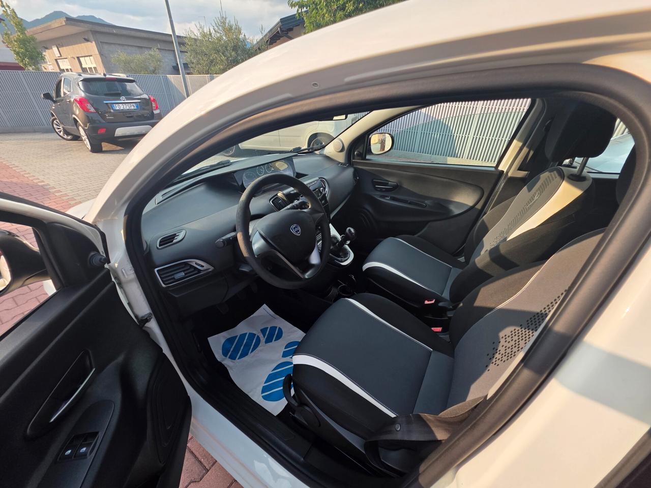 Lancia Ypsilon 1.2 69cv perfetta e garantita 12 mesi