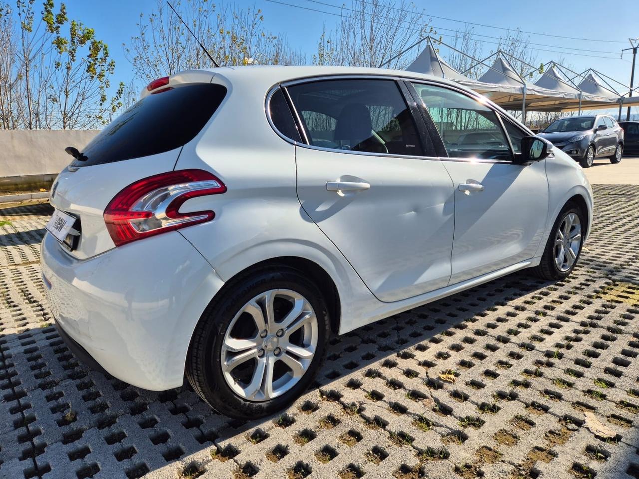 Peugeot 208 1.4 HDi 5 porte Allure tetto panoramico