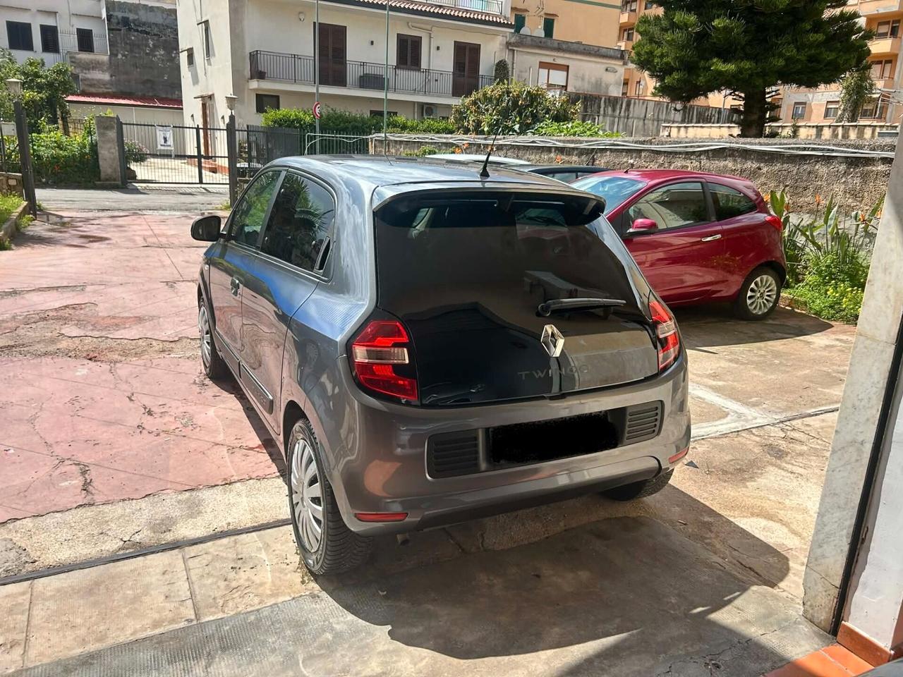 RENAULT TWINGO 1.0 2016 COSMIC LOVELY EDITION