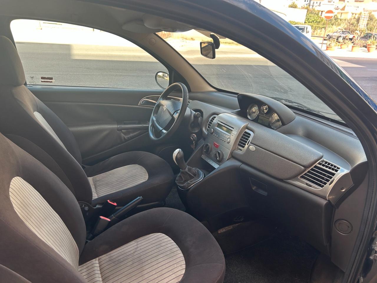 Lancia Ypsilon 1.3 MJT 75 CV Argento