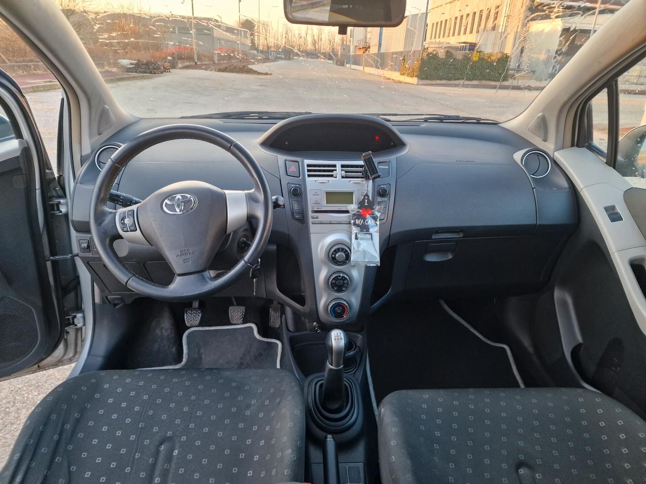 Toyota Yaris 1.0 5 porte