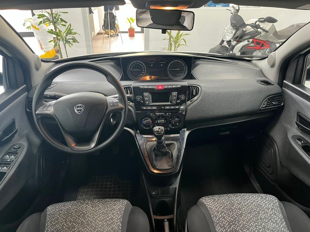 Lancia Ypsilon 1.0 hybrid