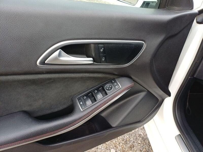 Mercedes-Benz CLA CLA 200 d 4MATIC Premium