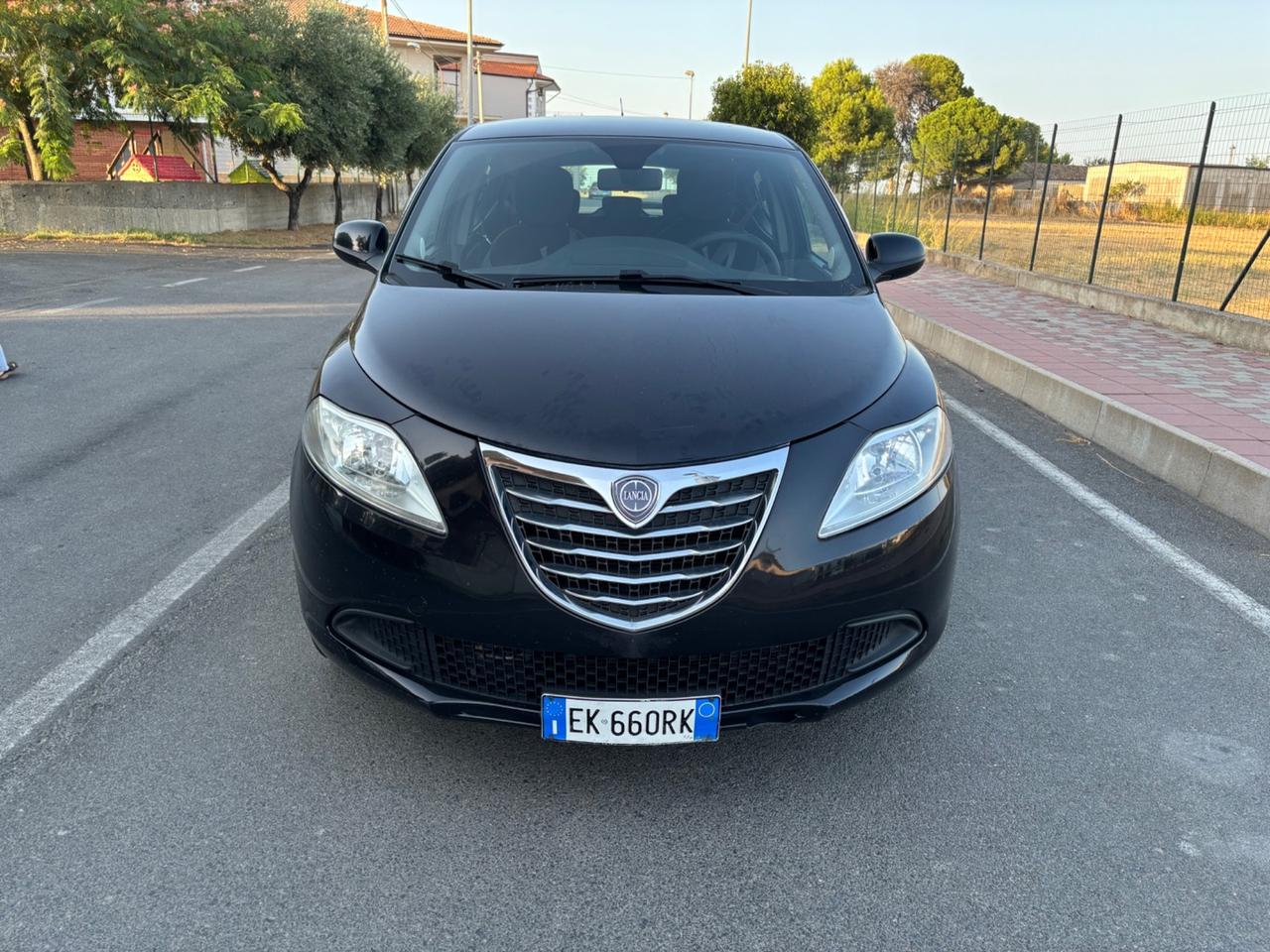 Lancia Ypsilon 1.3 MJT 75 CV Unyca