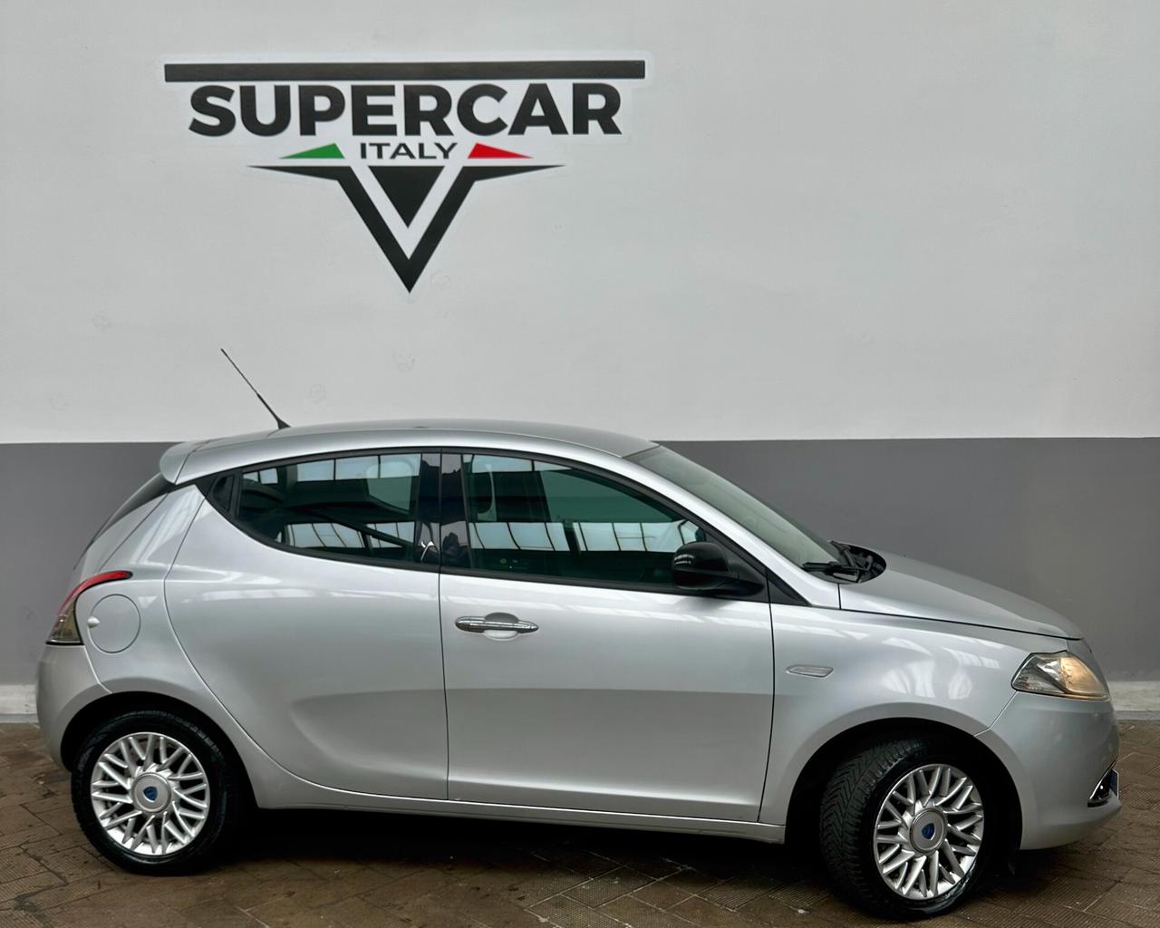 Lancia Ypsilon 1.2 Benz, Euro 6B, Uni propri, pari al nuovo