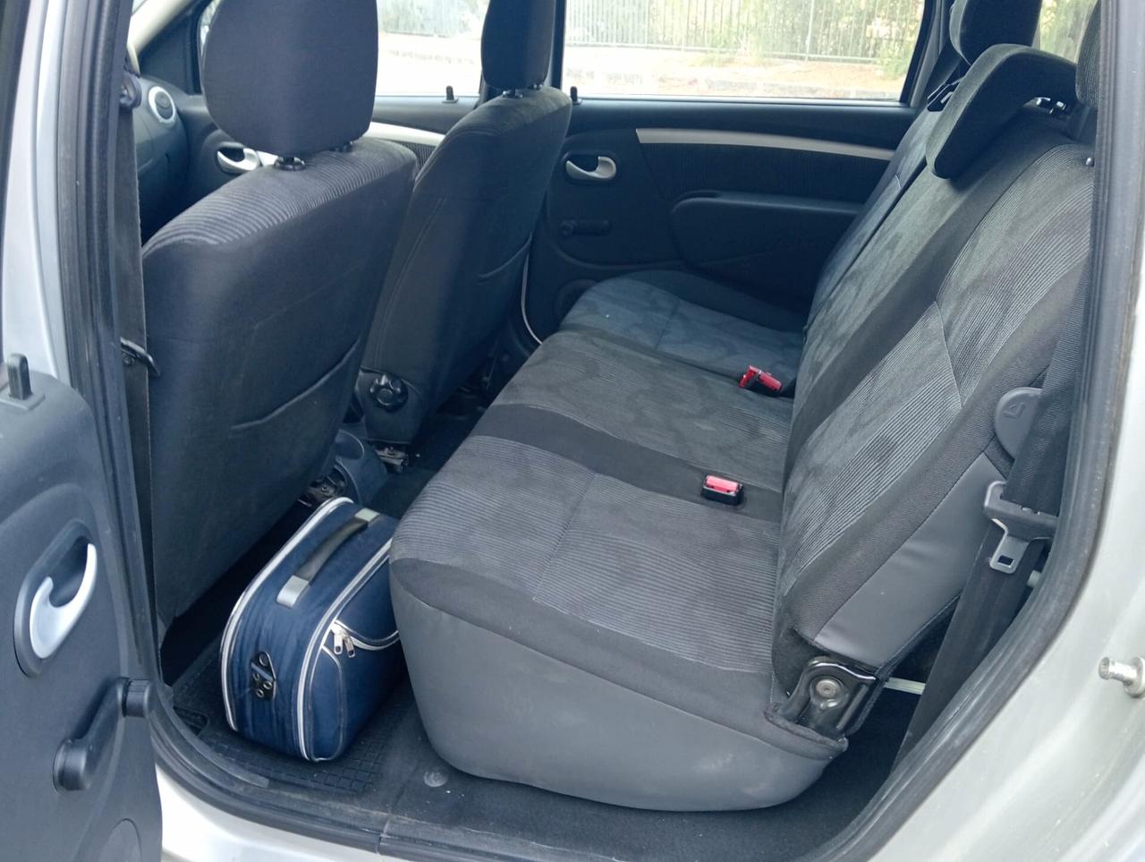 Dacia Logan pianale ribassato trasporto disabili