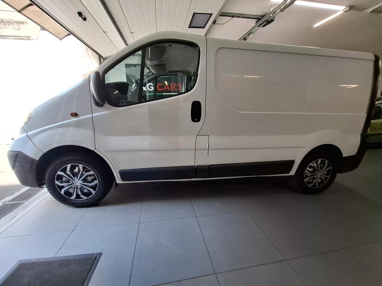 OPEL VIVARO VAN
