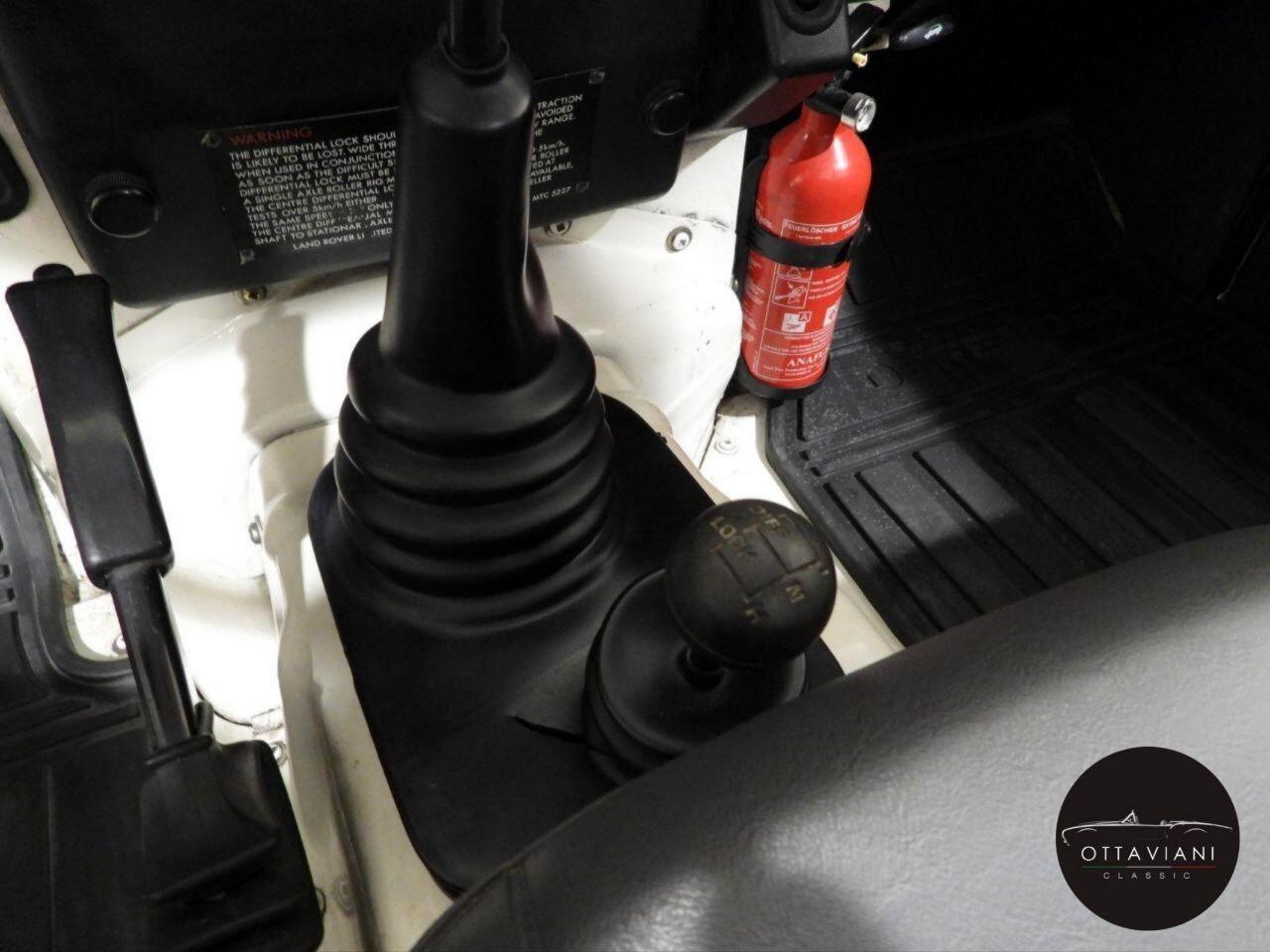 Land Rover Defender 90 turbodiesel Soft-top