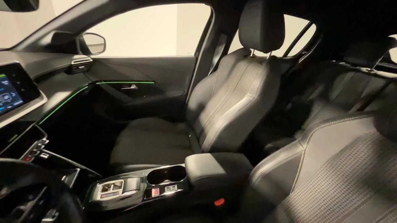 Peugeot 208 motore elettrico 136 CV 5 porte GT