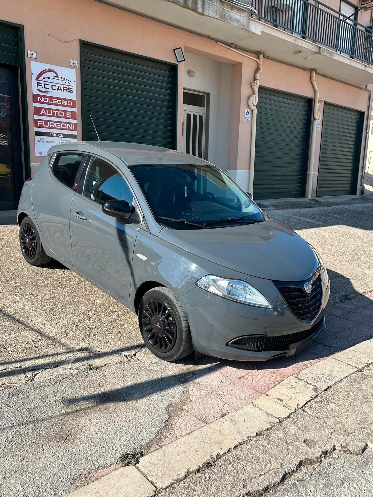 Lancia Ypsilon 1.2 69 CV 5 porte S&S Silver