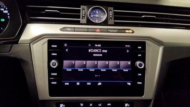 VOLKSWAGEN Passat Variant 1.6 TDI SCR DSG Business NAVI