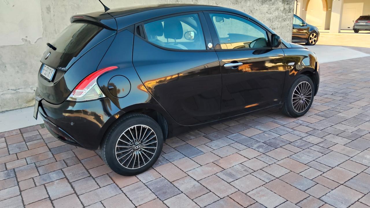 Lancia Ypsilon 2016 1.2 GPL