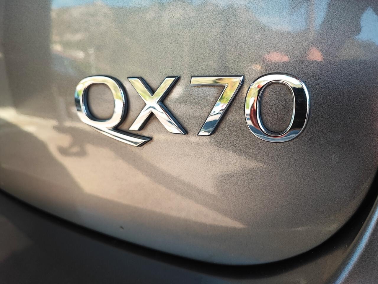 Infiniti QX70 3.0 diesel V6 AT Ultimate