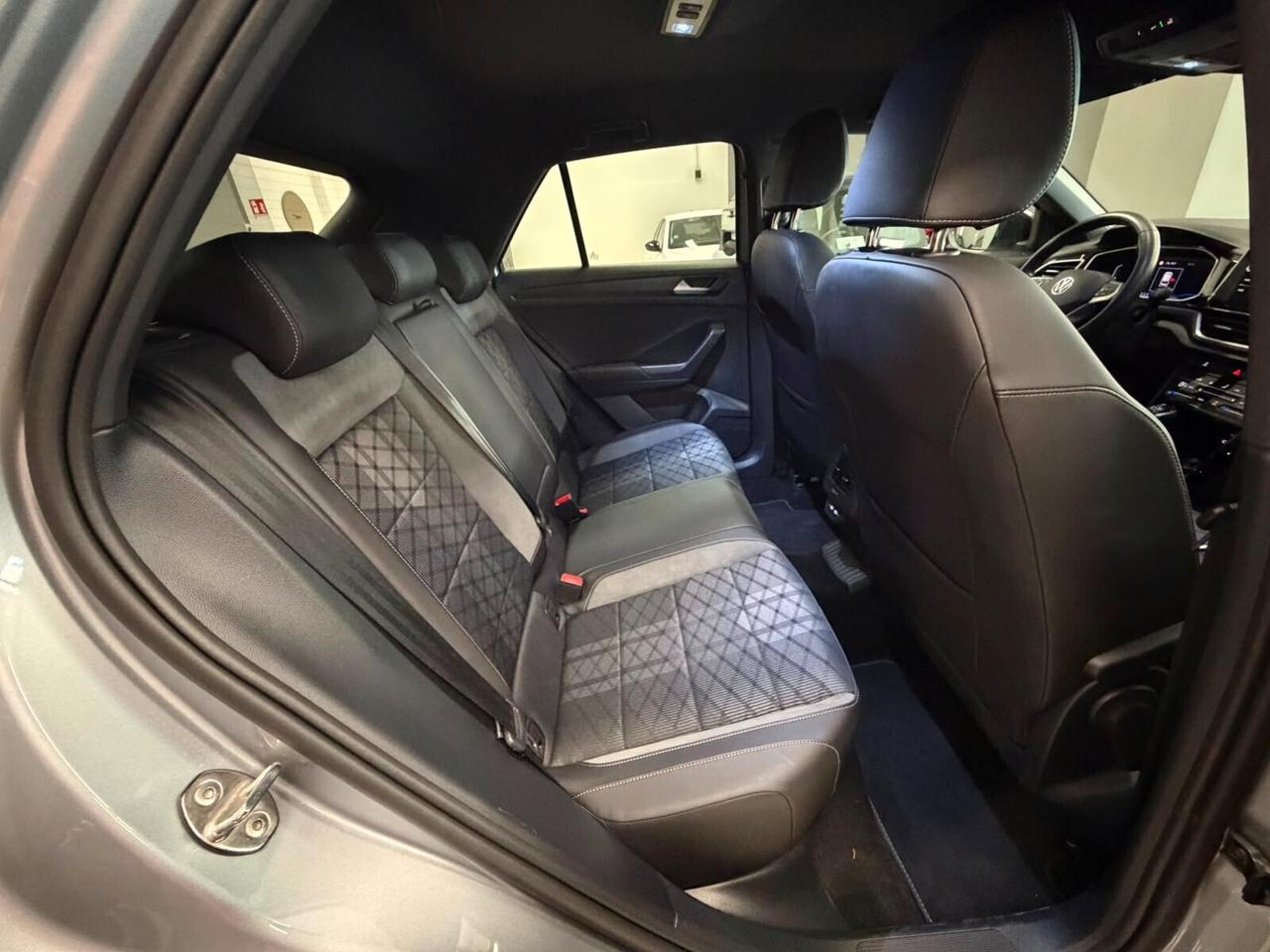Volkswagen T-Roc 2.0 TDI SCR 150 CV DSG R-Line RATE DA 300 € AL MESE