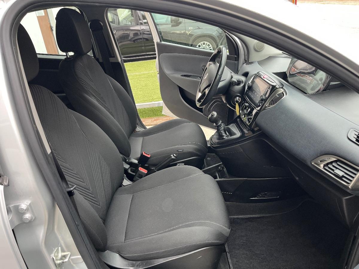 LANCIA Ypsilon 1.0 5p. Hybrid Silver SENSORI PARK