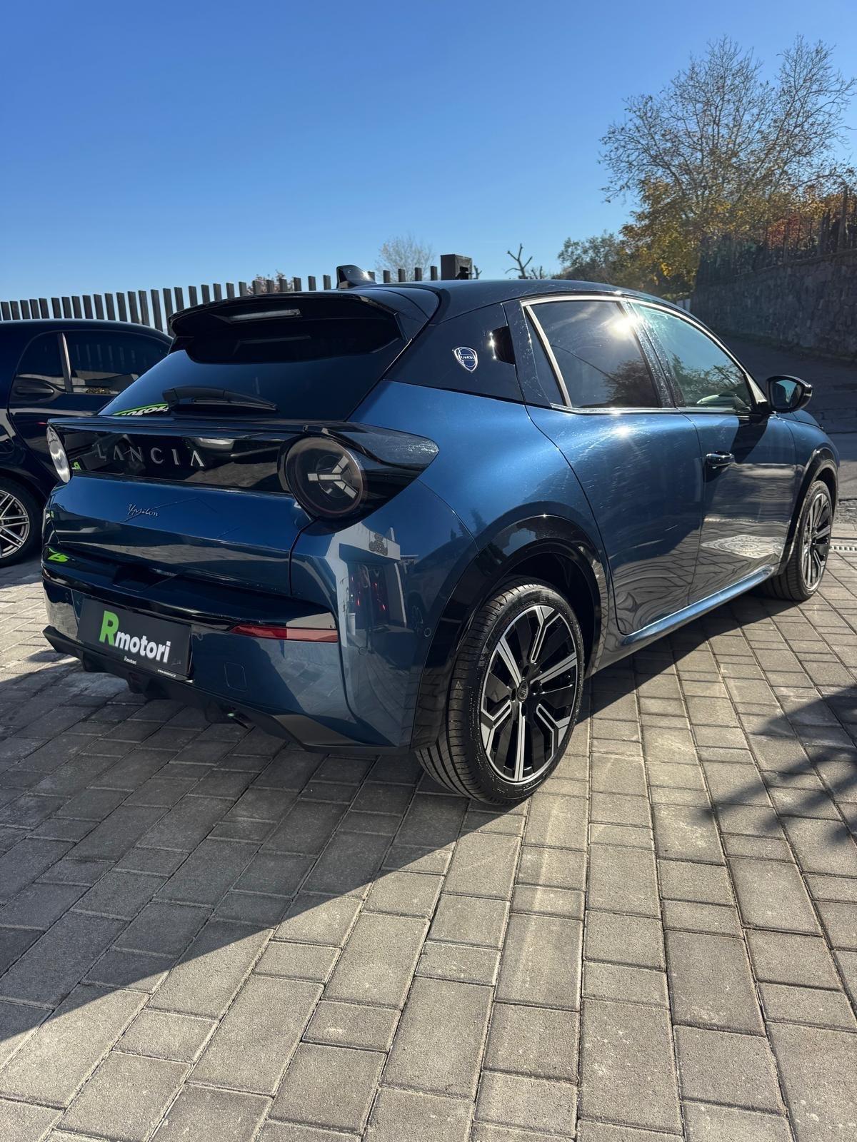 Lancia Ypsilon Hybrid e-DCT LX