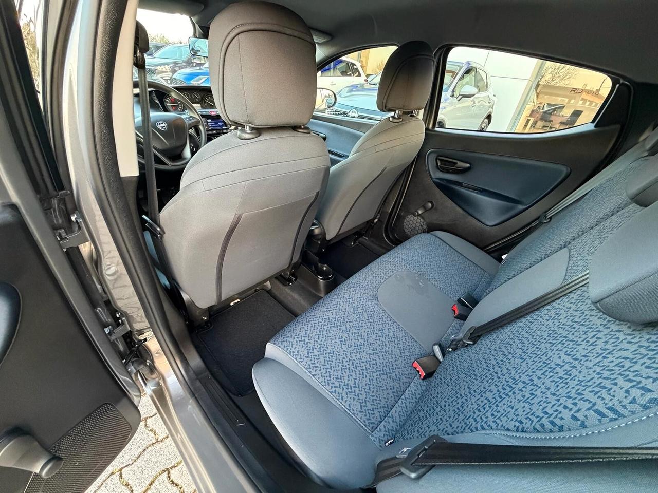 Lancia Ypsilon 1.0 FireFly 5 porte S&S Hybrid Silver