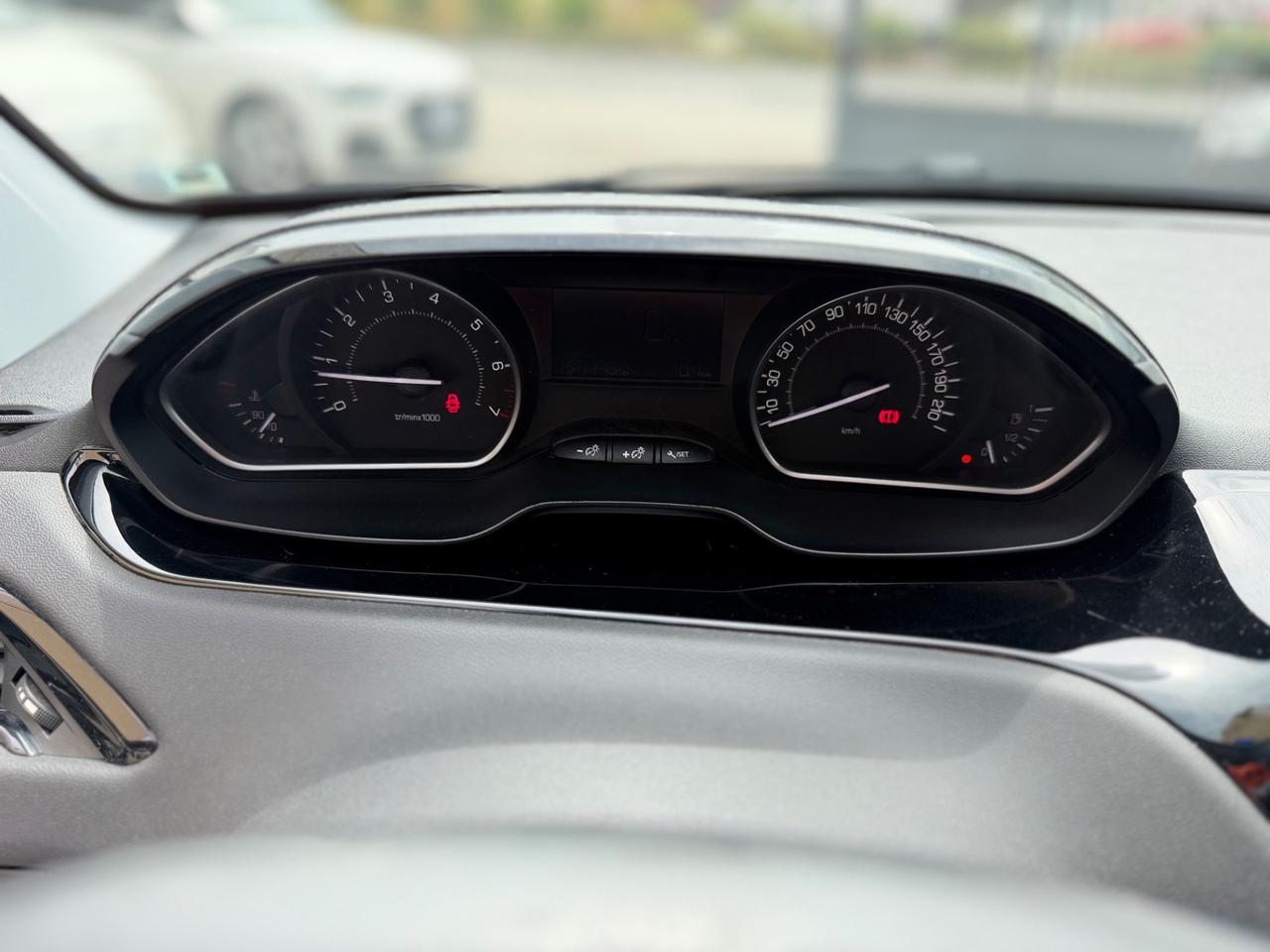 Peugeot 208 1.2 BENZINA 82 CV 5 portE