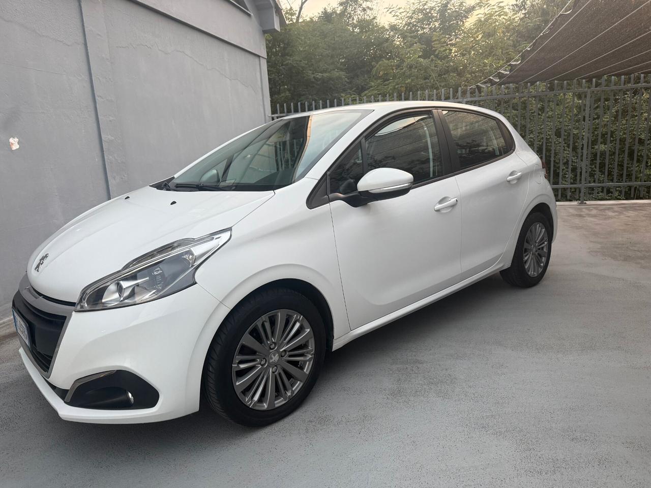 Peugeot 208 PureTech 82 5p. GPL Active
