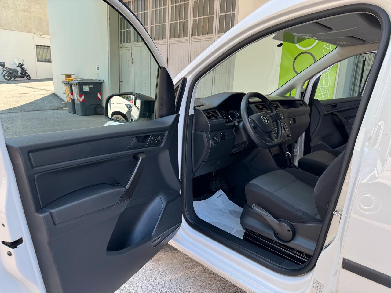 Volkswagen Caddy 2.0TDI DSG BUSINESS GARANZIA24MES