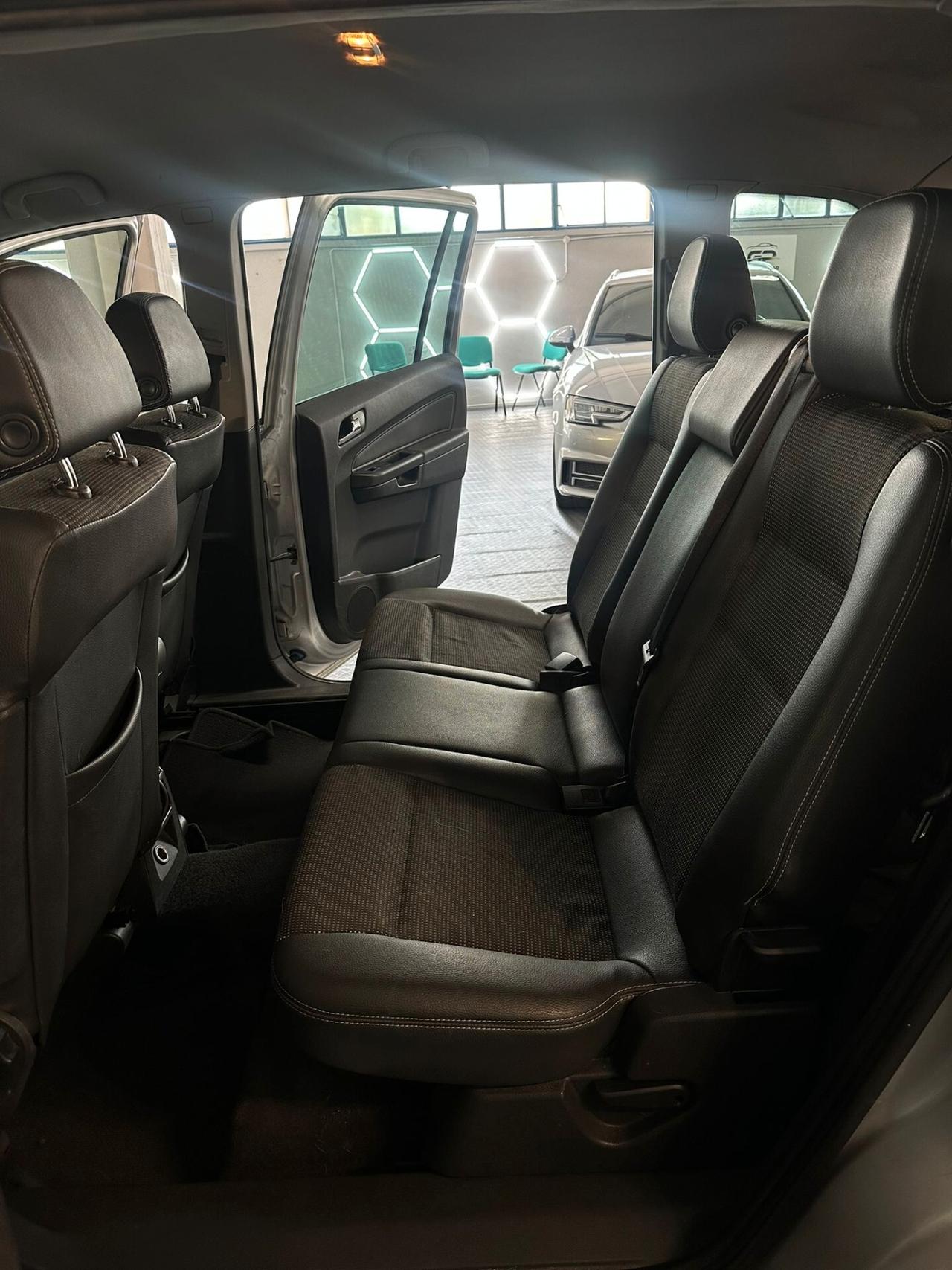 Opel Zafira 1.8 16V VVT Cosmo