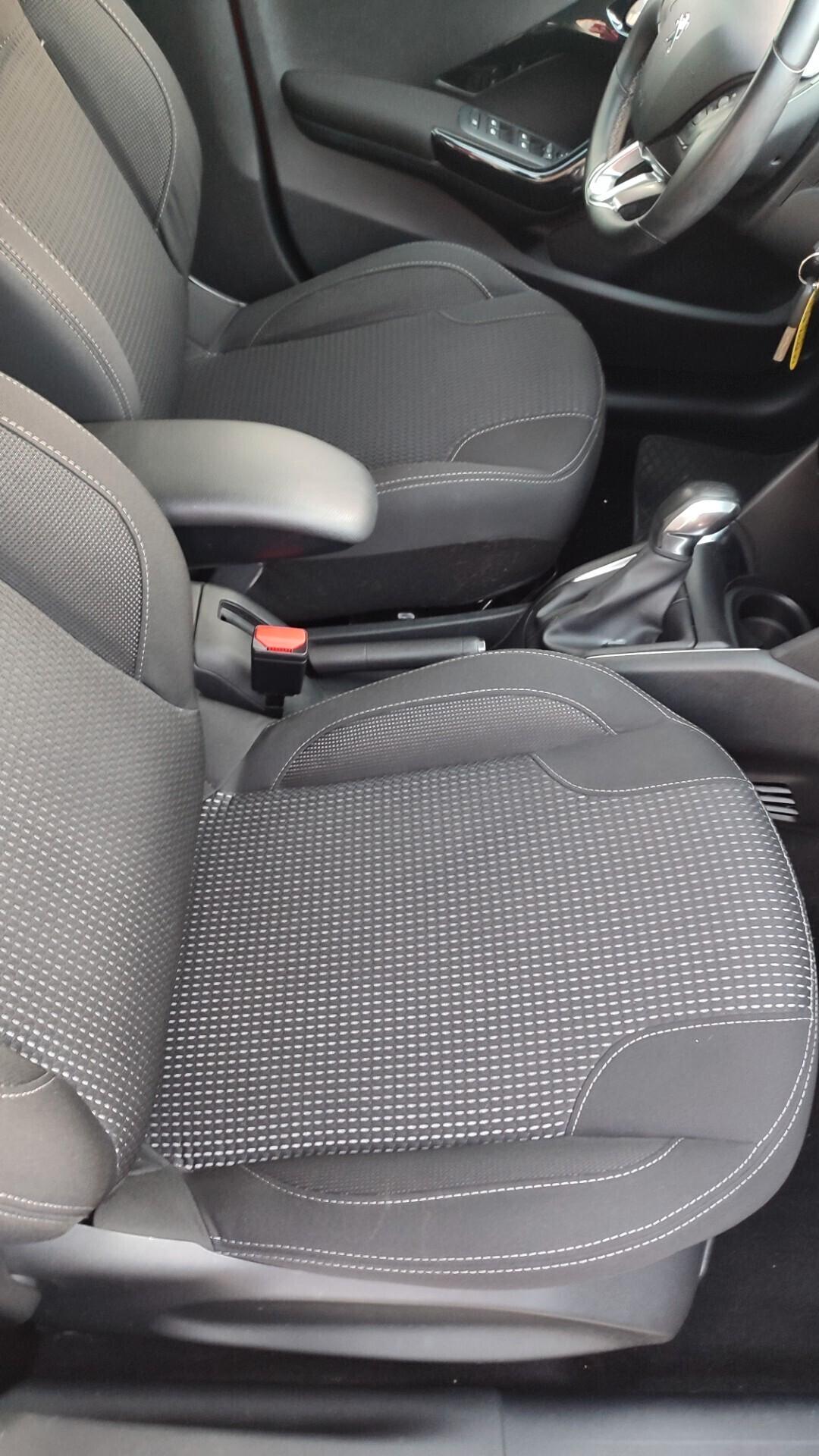 Peugeot 208 BlueHDi 75 5 porte Allure