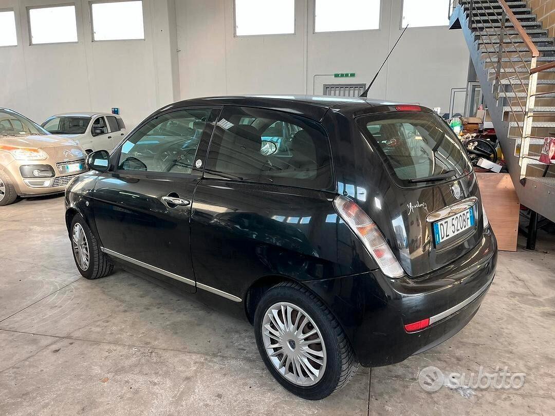 Lancia Ypsilon 1.4 Argento Ecochic GPL