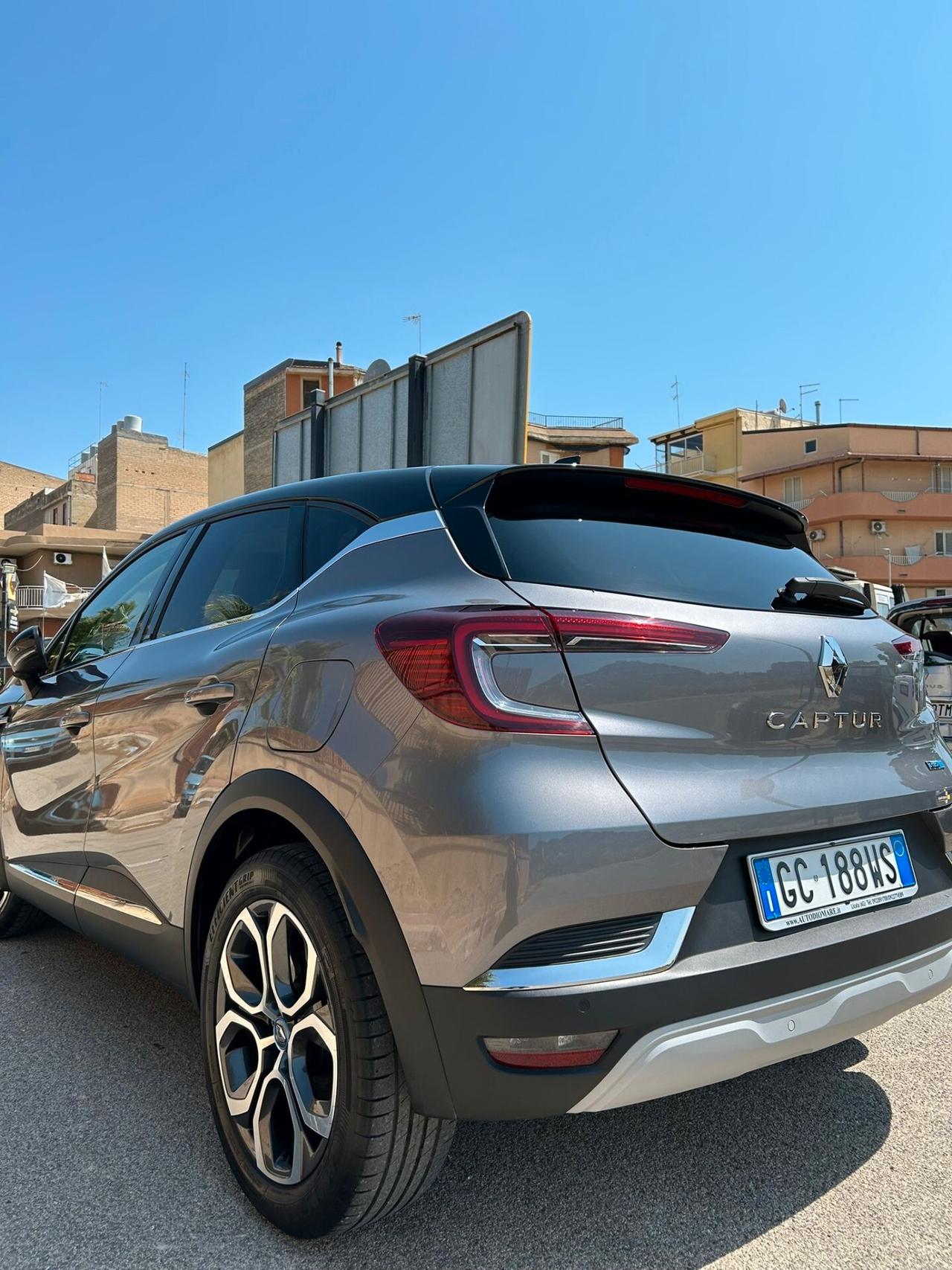 Renault Captur Plug-in Hybrid E-Tech Intens