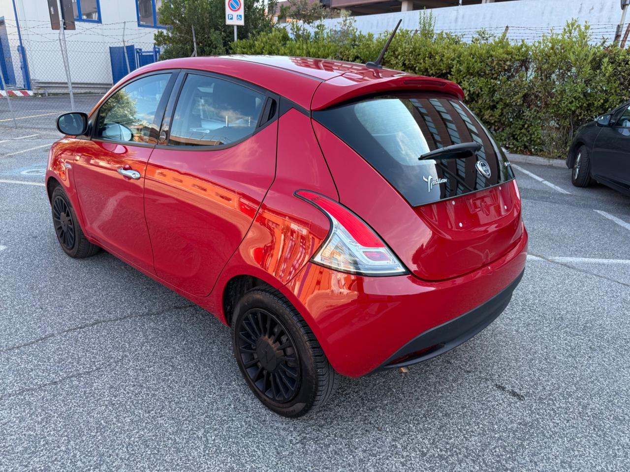 Lancia Ypsilon 1.0 FireFly 5 porte S&S Hybrid Ecochic Silver